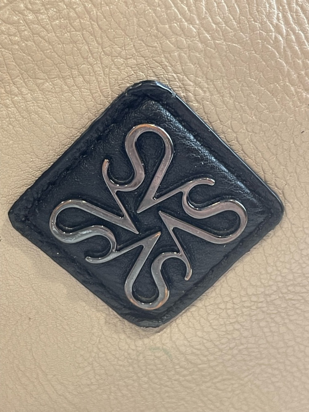 Vera Wang Two-Tone Leather Tote in Dark Brown and Beige with Chain-Link Handles - Picture 2 of 8